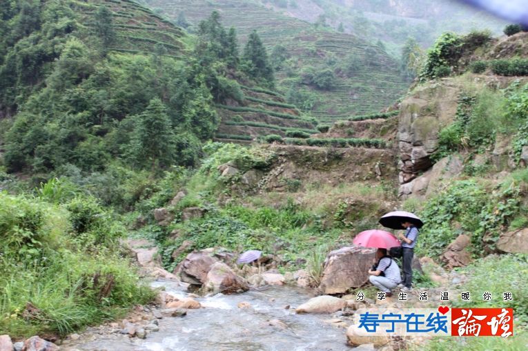 冒雨进斜滩龙水峡谷