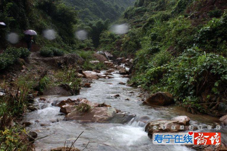 冒雨进斜滩龙水峡谷