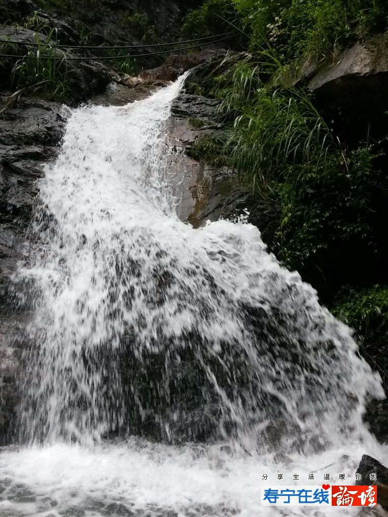 冒雨进斜滩龙水峡谷