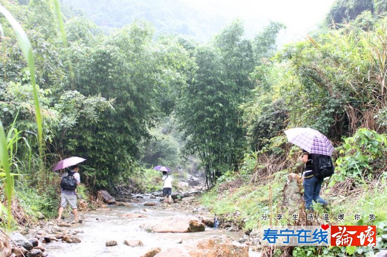 冒雨进斜滩龙水峡谷