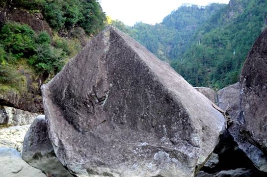 金尖岩