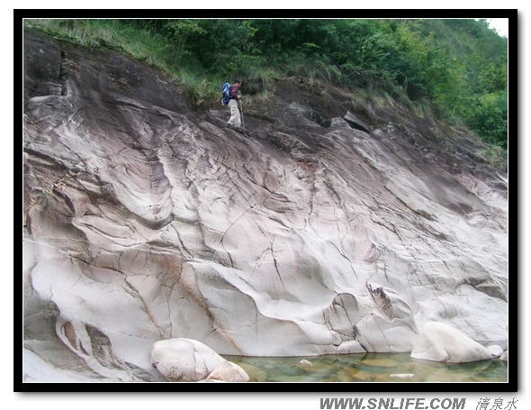 畅游杨梅州双溪峡谷